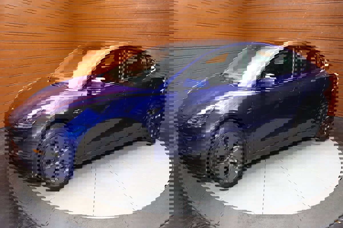 Used 2023 Tesla Model 3 Standard Range image 8