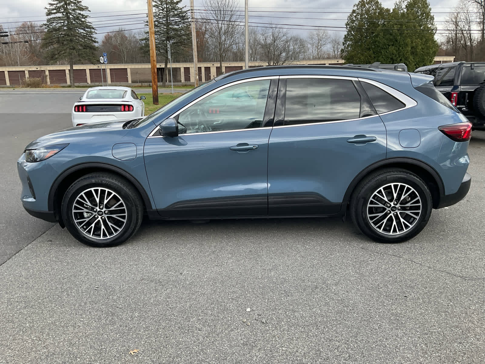Used 2023 Ford Escape SE w/ PHEV Premium Package image 7