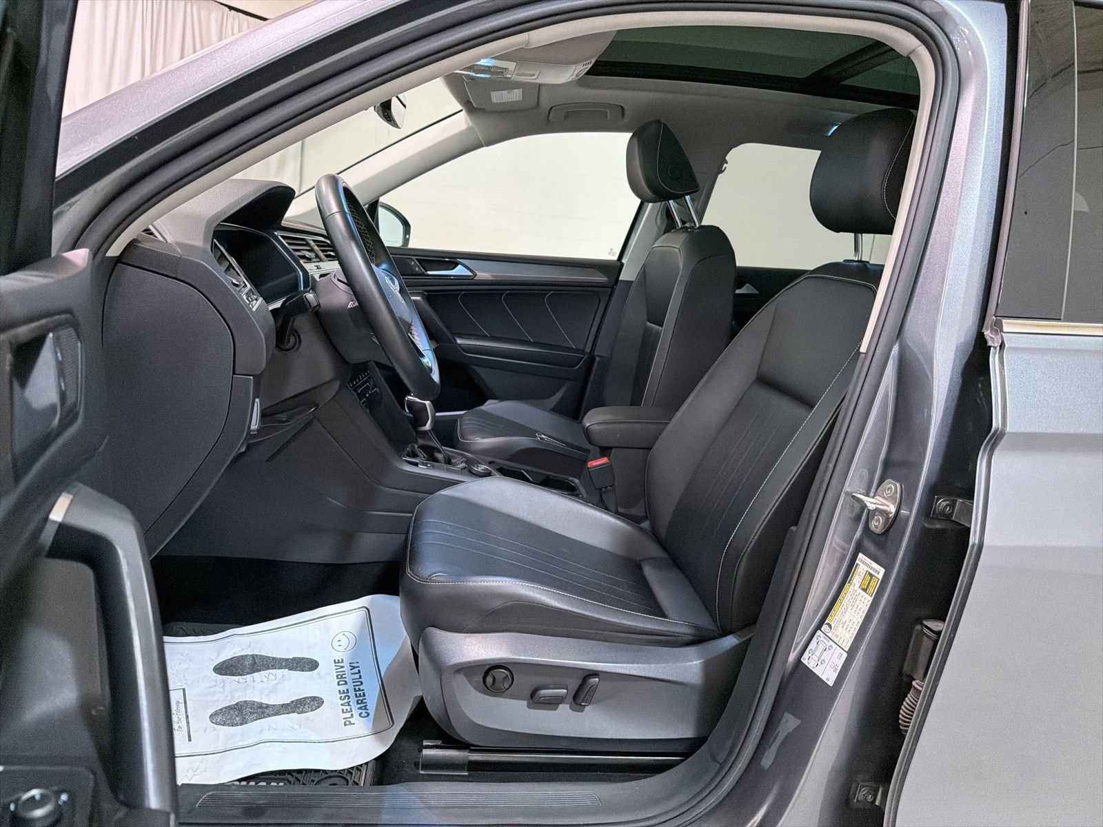 Used 2022 Volkswagen Tiguan SE image 10