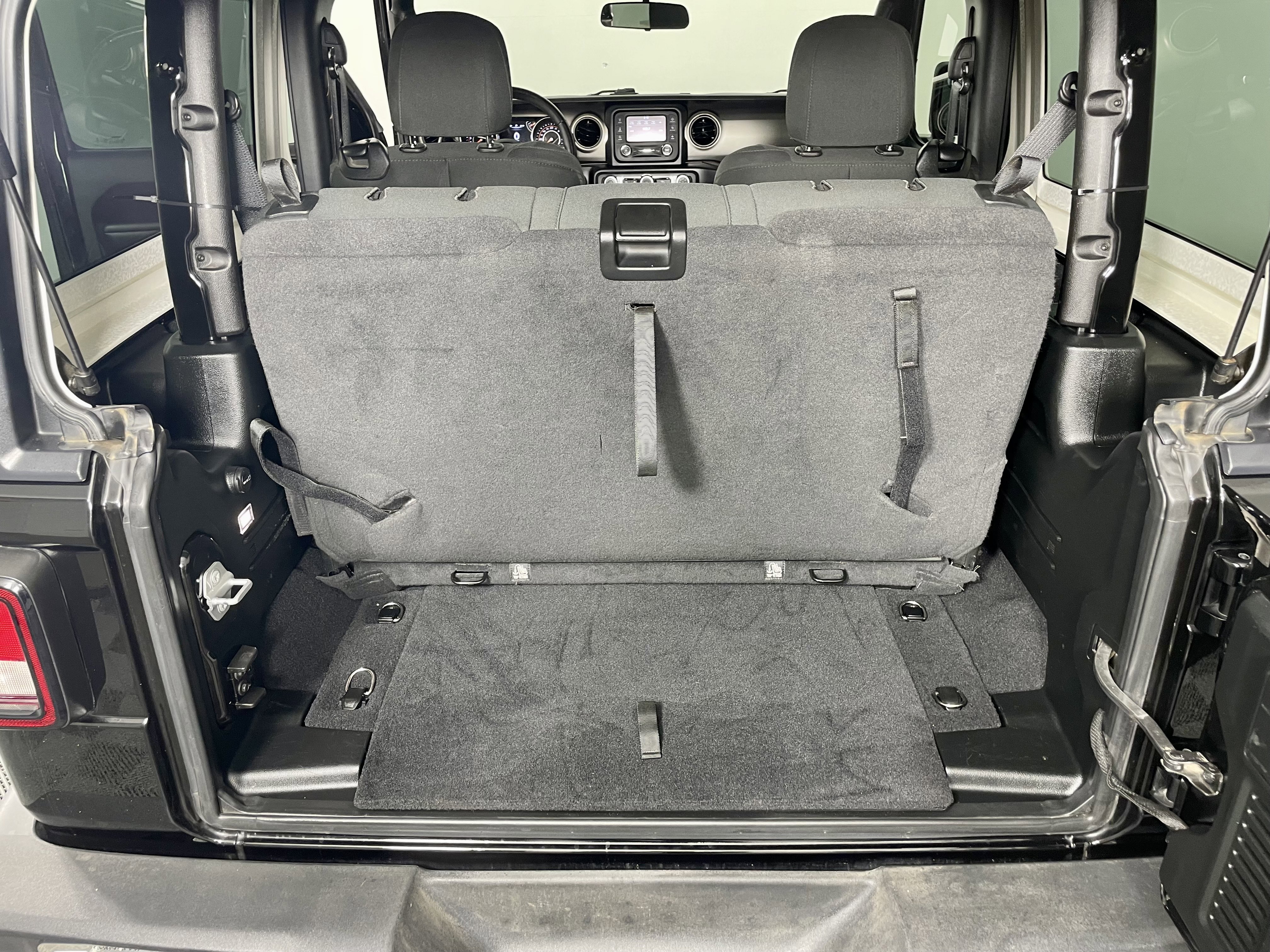 Used 2020 Jeep Wrangler Sport S image 22