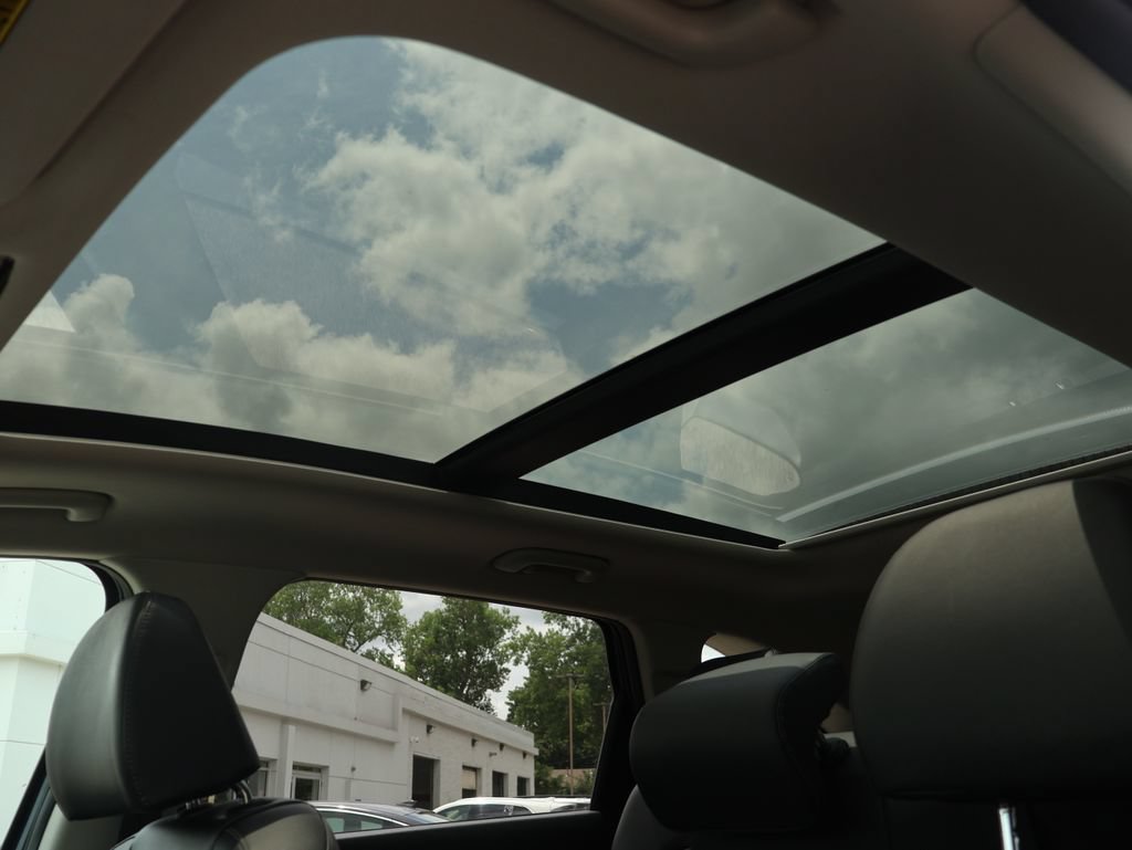 Certified 2024 Kia Sorento S w/ Panoramic Sunroof Package AWD/4WD image 43