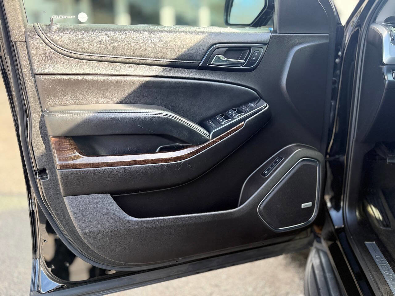 Used 2017 Chevrolet Suburban LT image 14