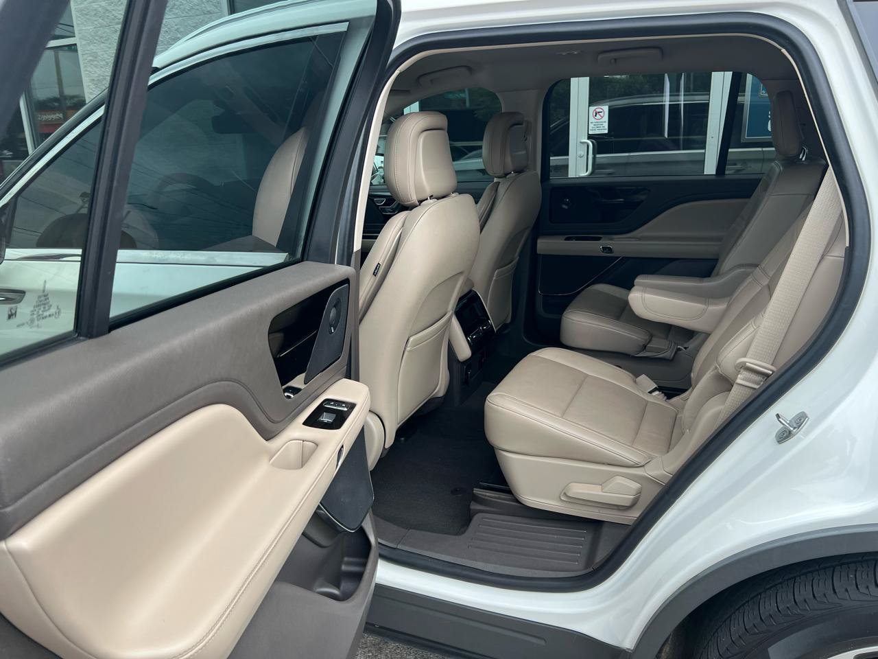 Used 2020 Lincoln Aviator Reserve w/ Elements Package Plus RWD image 15