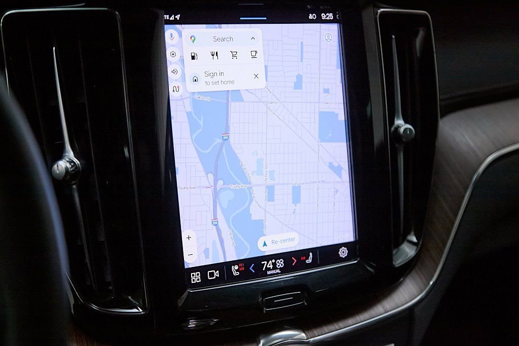 Used 2023 Volvo XC60 B6 Ultimate w/ Protection Package Premier image 15