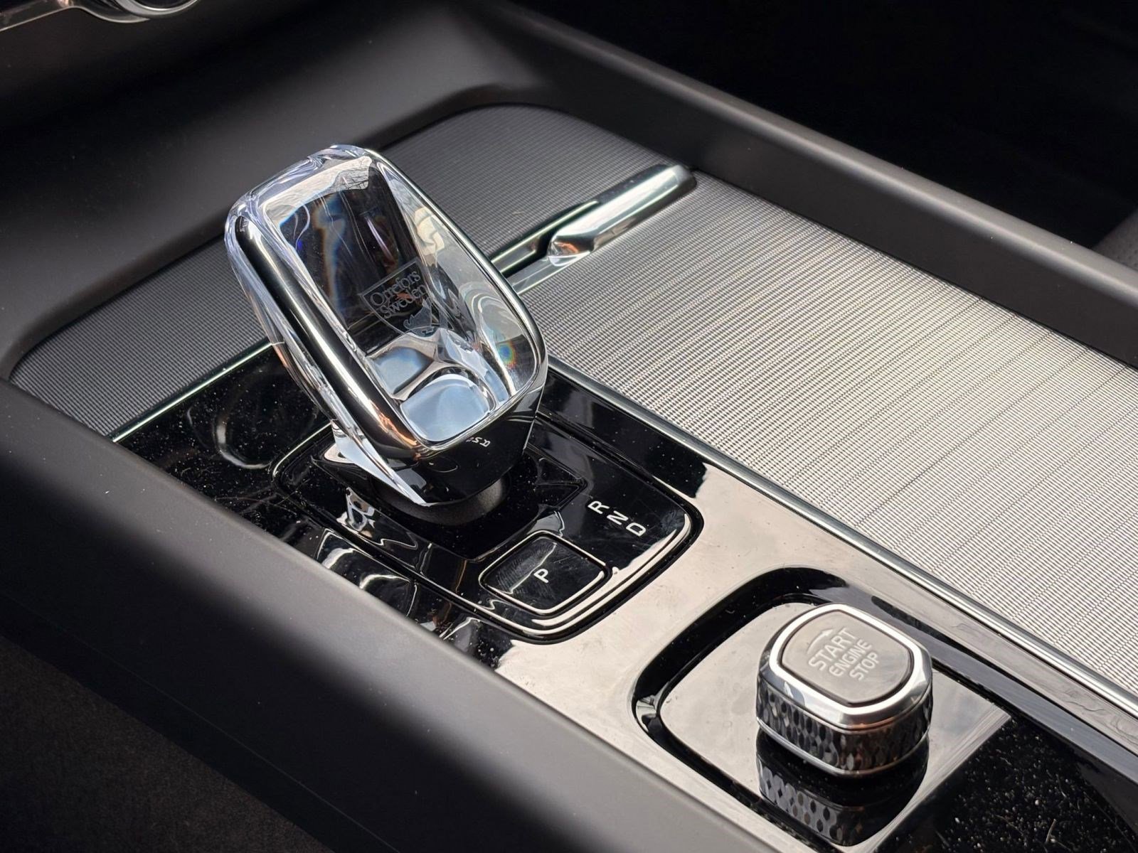 Certified 2024 Volvo XC60 T8 Ultimate w/ Protection Package Premier image 17