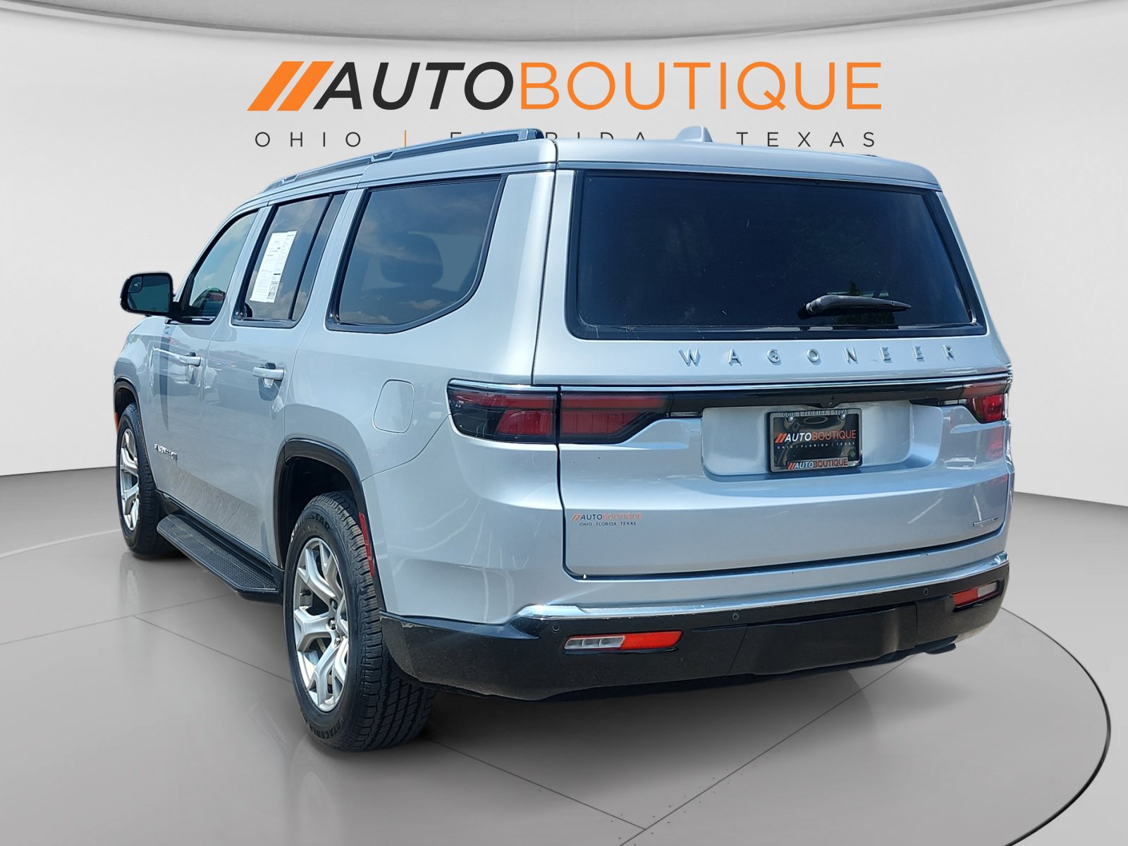 Used 2022 Jeep Wagoneer Series II RWD image 3