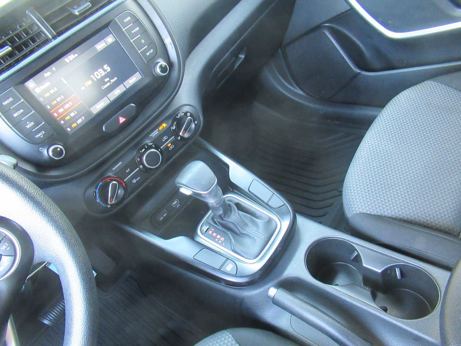 Used 2020 Kia Soul LX image 29