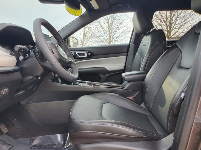 Certified 2023 Jeep Compass Limited image 4