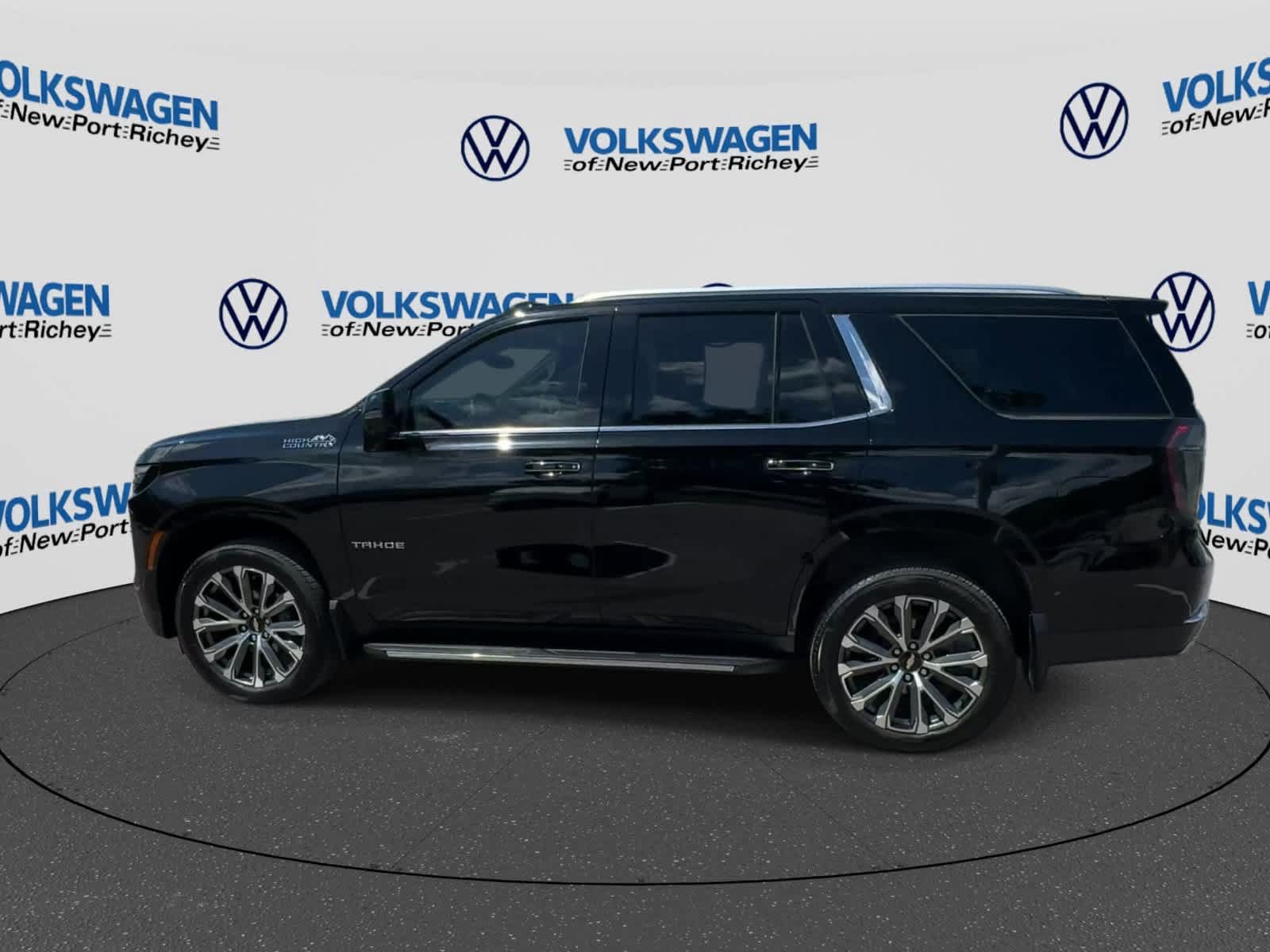 Used 2025 Chevrolet Tahoe High Country AWD/4WD image 4