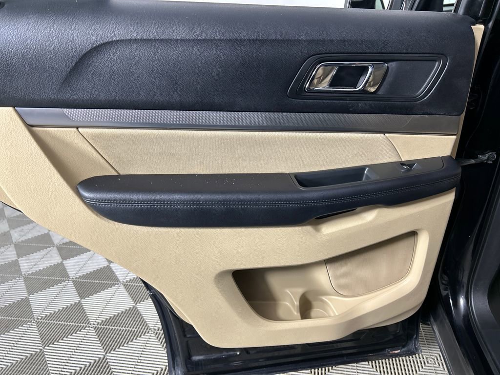 Used 2017 Ford Explorer FWD image 16