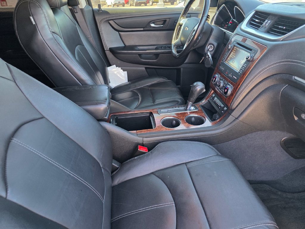 Used 2014 Chevrolet Traverse LT w/ LPO, 'HIT The Road' Package AWD/4WD image 21