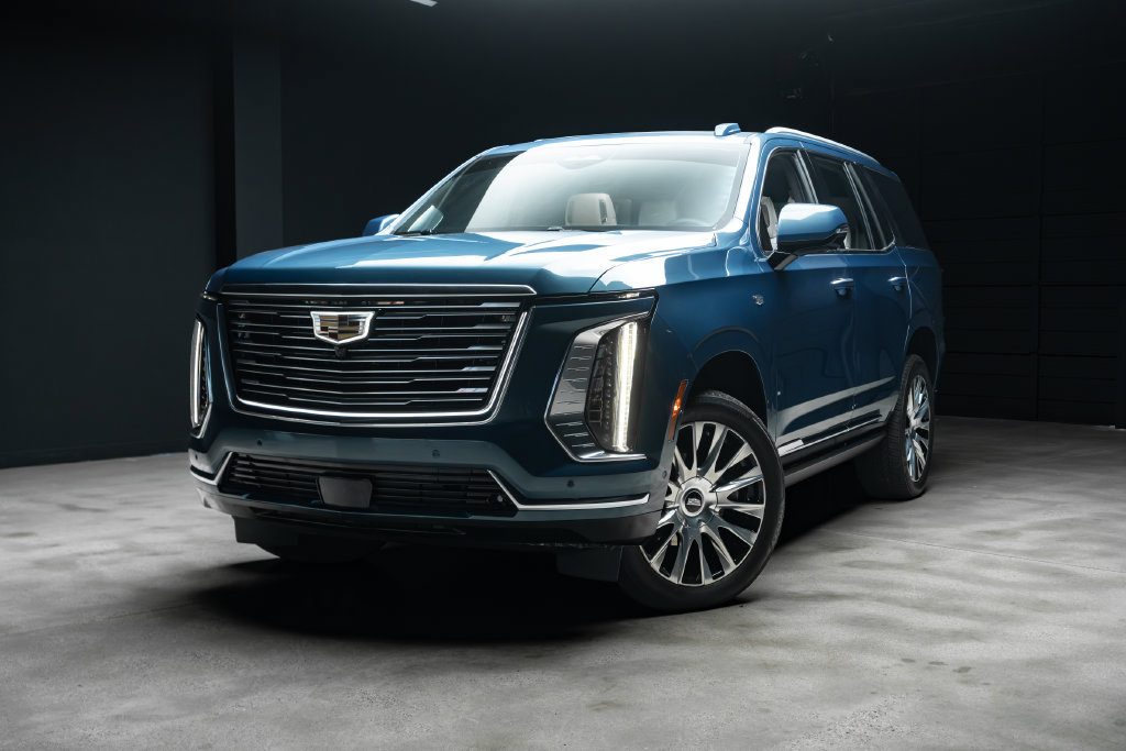 Used 2025 Cadillac Escalade Premium Luxury Platinum AWD/4WD image 2