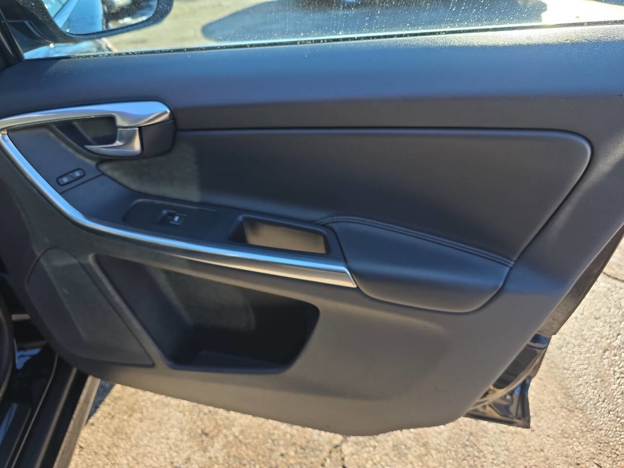 Used 2016 Volvo XC60 T6 w/ Protection Package image 29