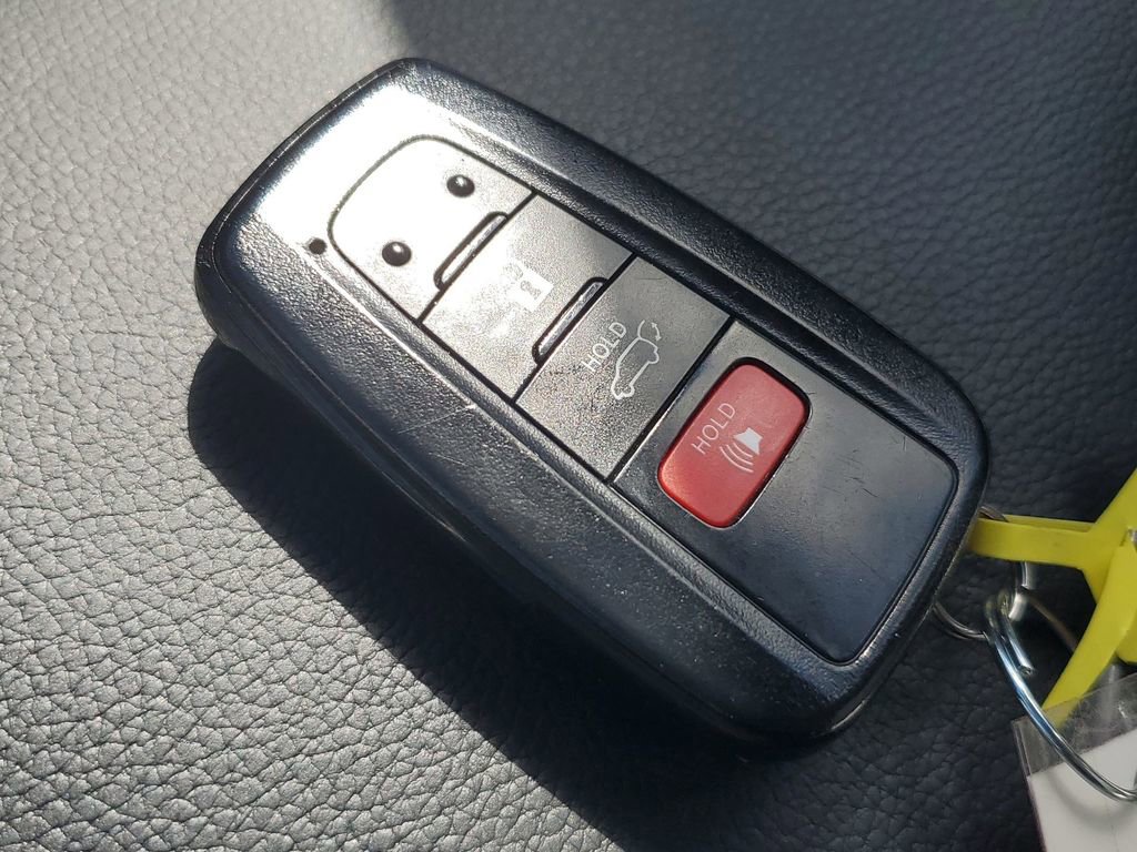 Certified 2023 Toyota Highlander L image 39