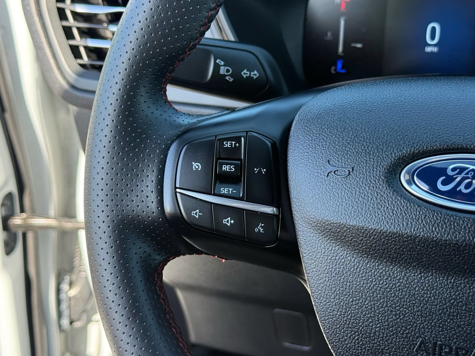 Used 2025 Ford Escape ST-Line FWD image 17
