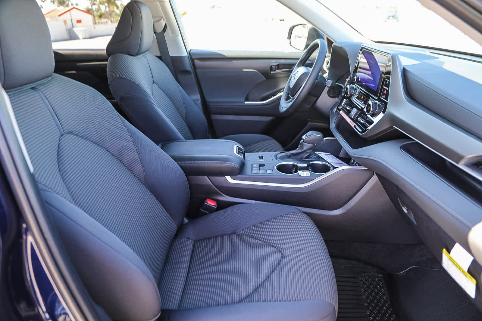 New 2025 Toyota Highlander LE image 17