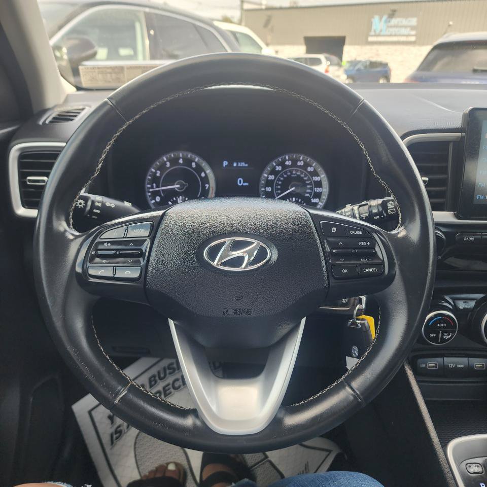 Used 2022 Hyundai Venue SEL w/ Cargo Package FWD image 8