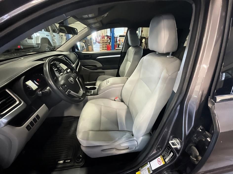Used 2016 Toyota Highlander LE w/ Protection Package #3 AWD/4WD image 4