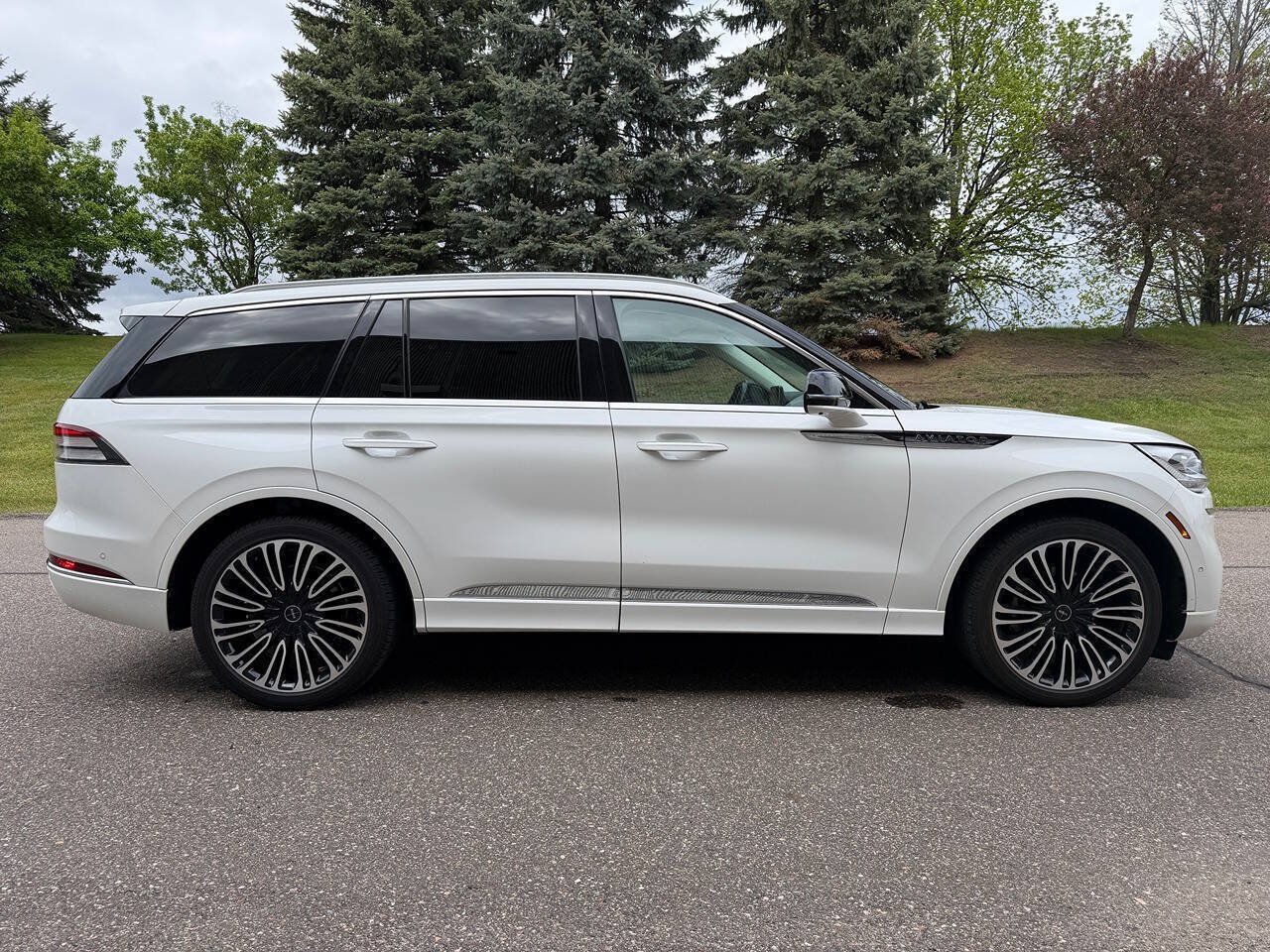 Used 2023 Lincoln Aviator Black Label w/ Dynamic Handling Package AWD/4WD image 6