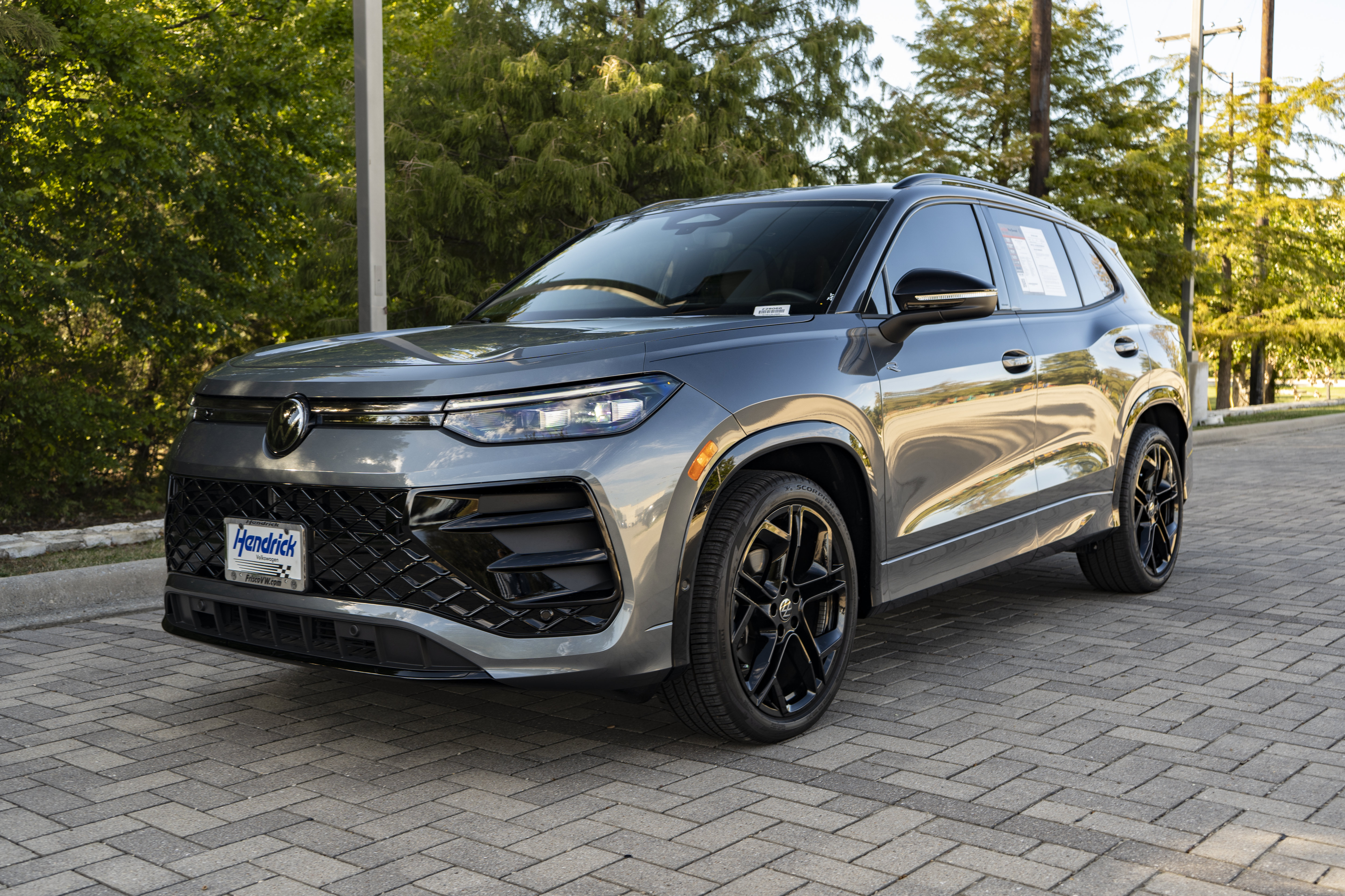 Certified 2026 Volkswagen Tiguan SE R-Line FWD image 4