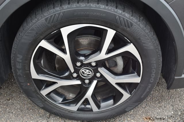 Used 2019 Toyota C-HR XLE FWD image 39