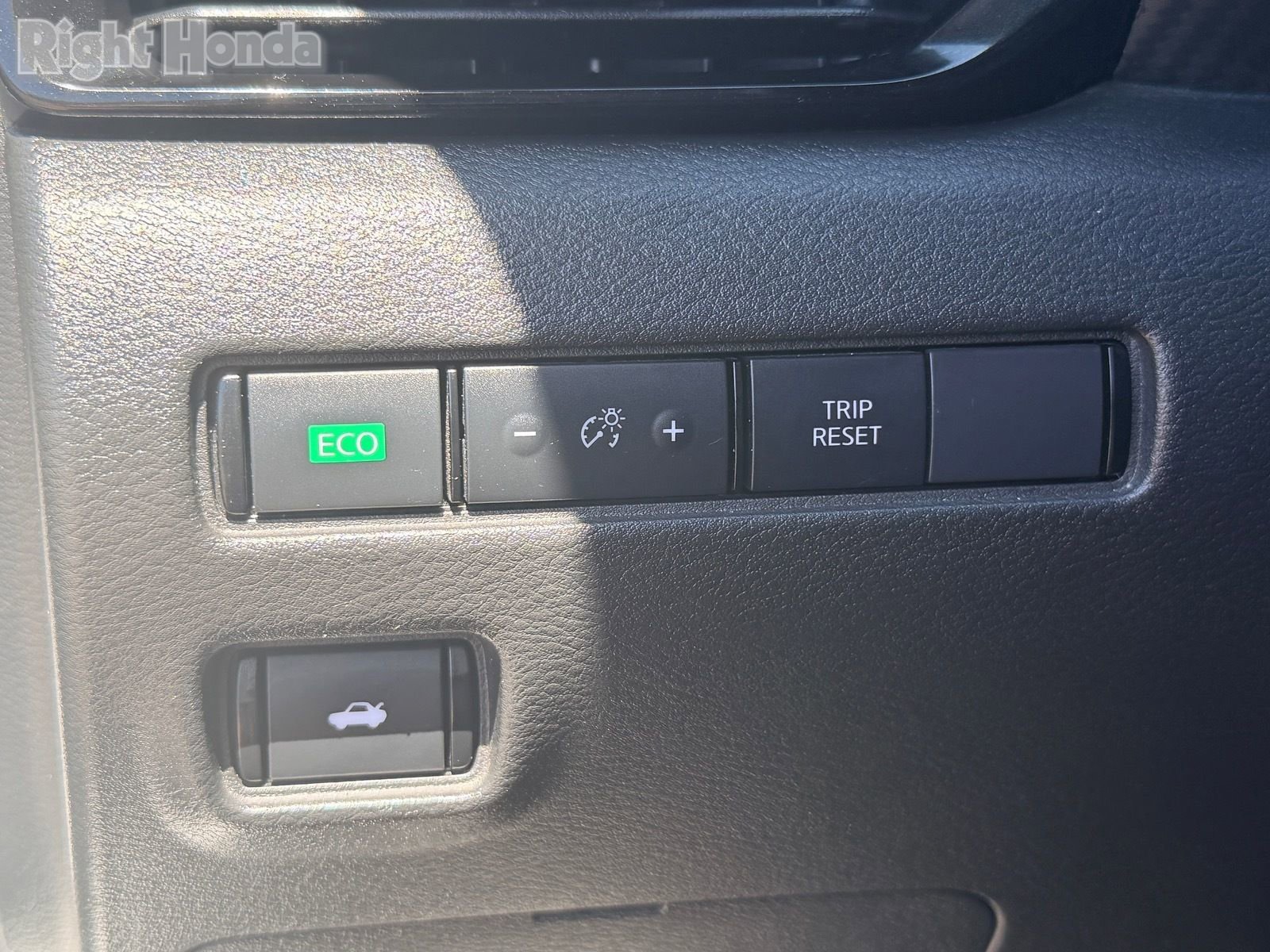 Used 2024 Nissan Sentra SV FWD image 18