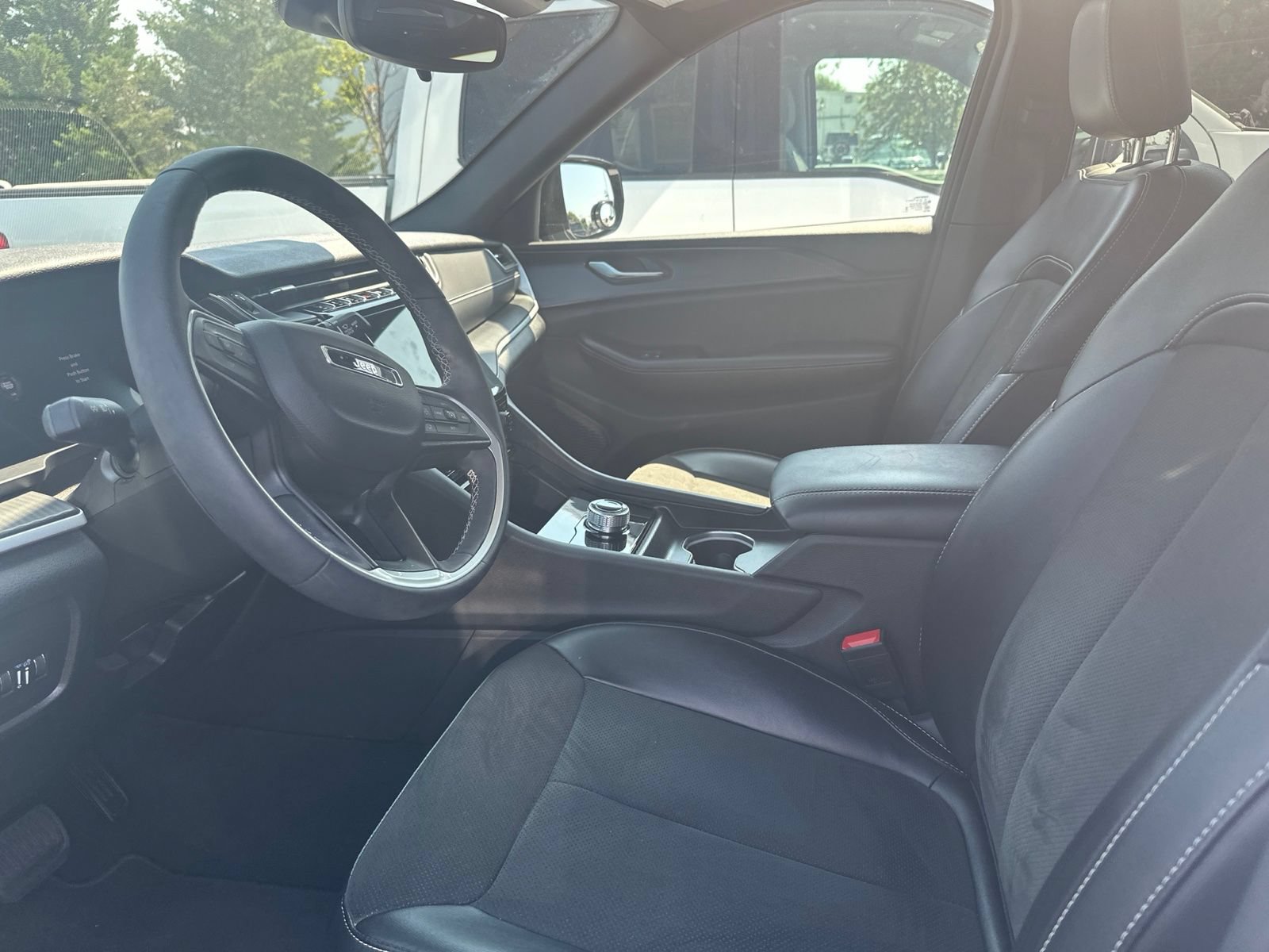Used 2024 Jeep Grand Cherokee Altitude RWD image 9