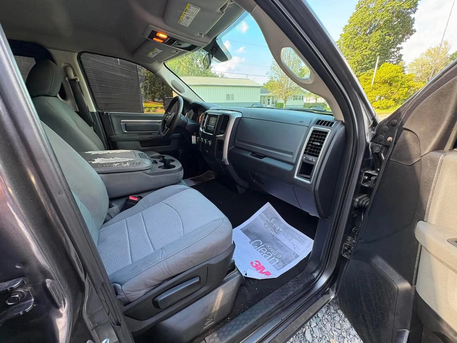 Used 2018 RAM 1500 Classic SLT AWD/4WD image 14