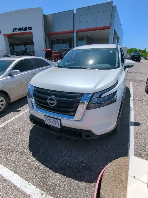 Used 2023 Nissan Pathfinder SV AWD/4WD image 9