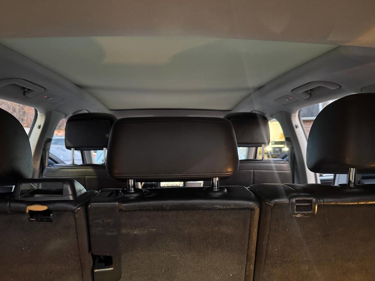 Used 2014 Volkswagen Touareg TDI image 38