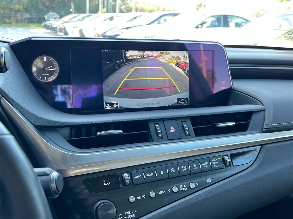 Certified 2020 Lexus ES 300h w/ Premium Package image 16