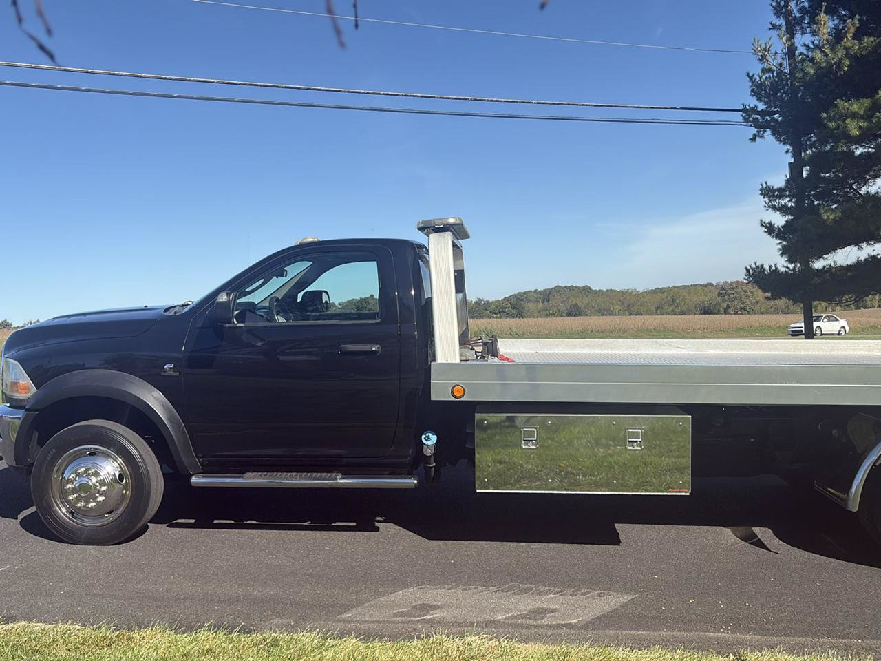 Used 2012 RAM 5500 SLT RWD image 2