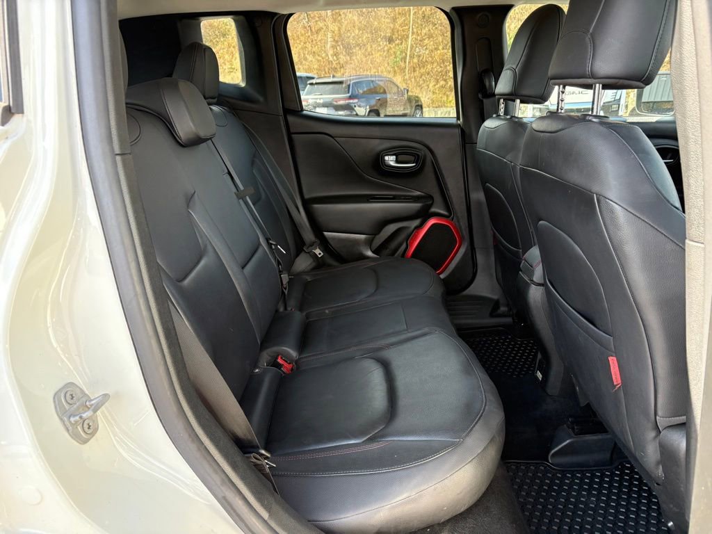 Used 2016 Jeep Renegade Trailhawk w/ Premium Trailhawk Package image 25