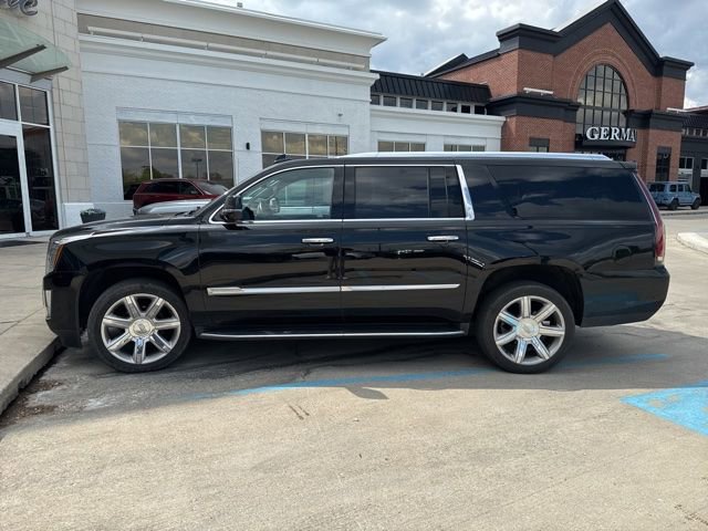 Used 2020 Cadillac Escalade ESV Luxury AWD/4WD image 3