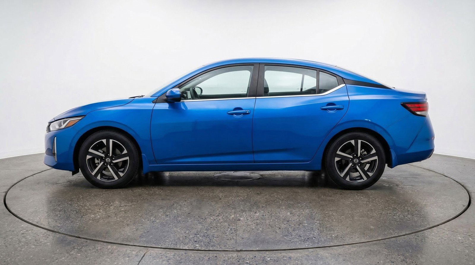 Used 2025 Nissan Sentra SV FWD image 5