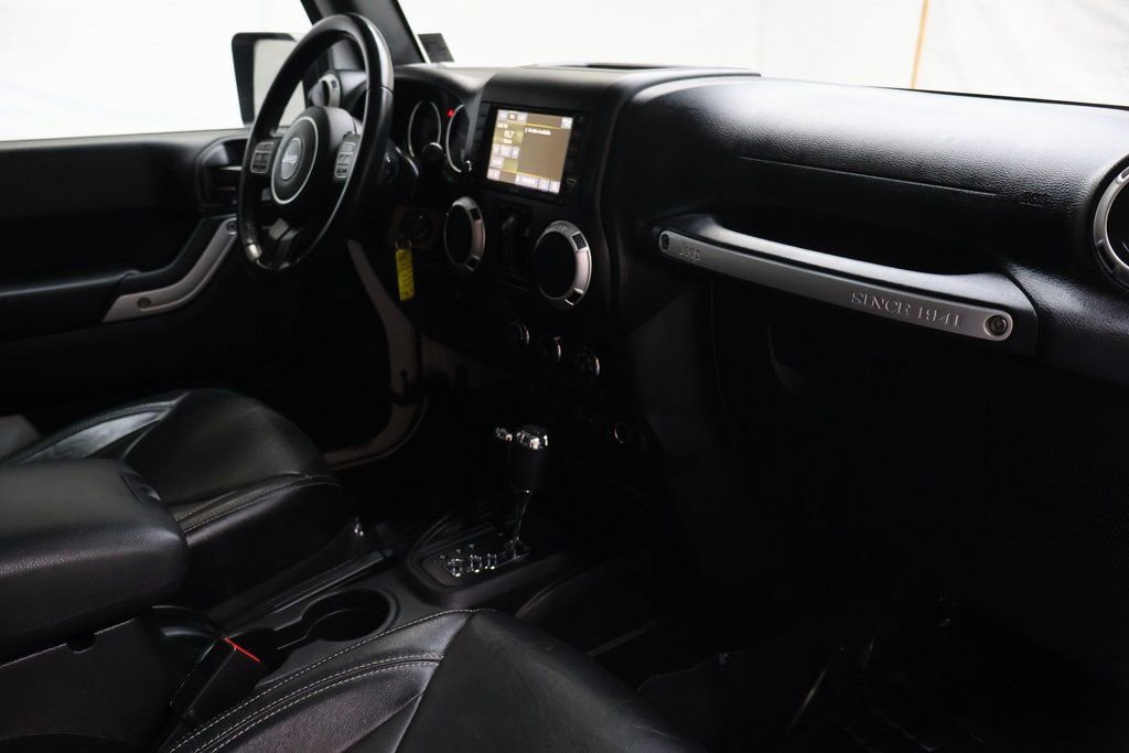 Used 2018 Jeep Wrangler Unlimited Sahara w/ Connectivity Group image 10