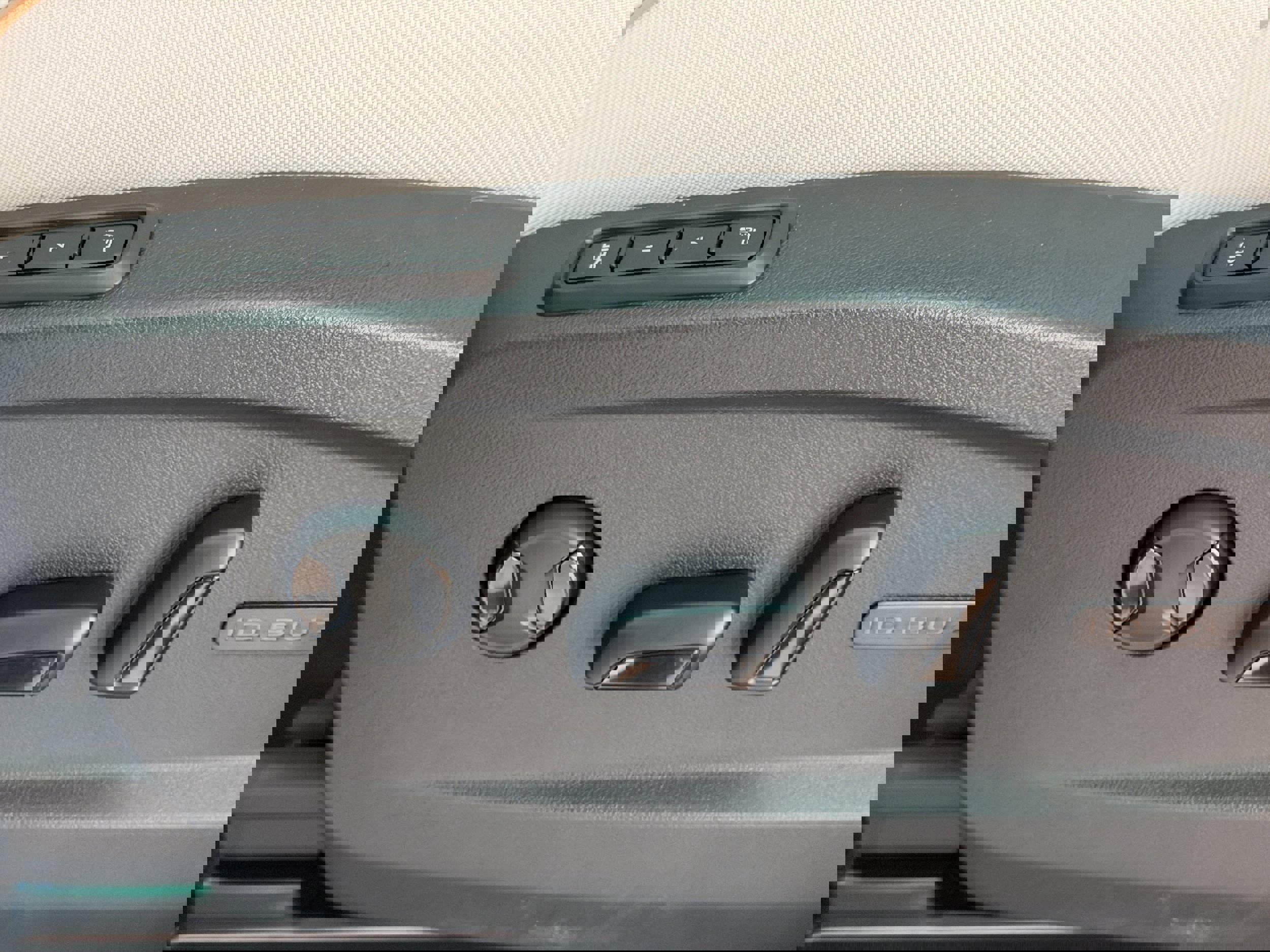 New 2025 Volkswagen ID. Buzz 1st Edition image 18