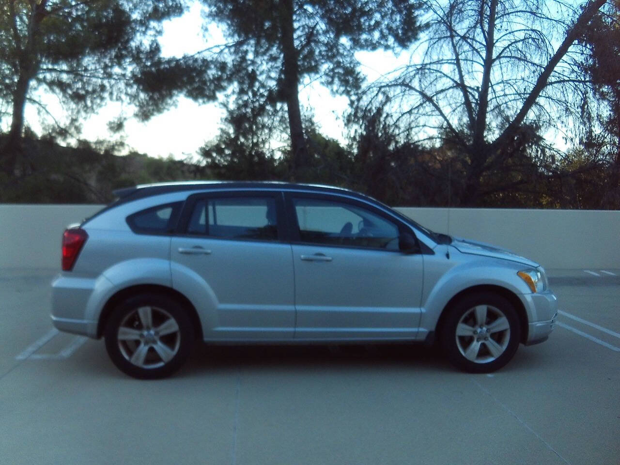 Used 2010 Dodge Caliber SXT FWD image 13