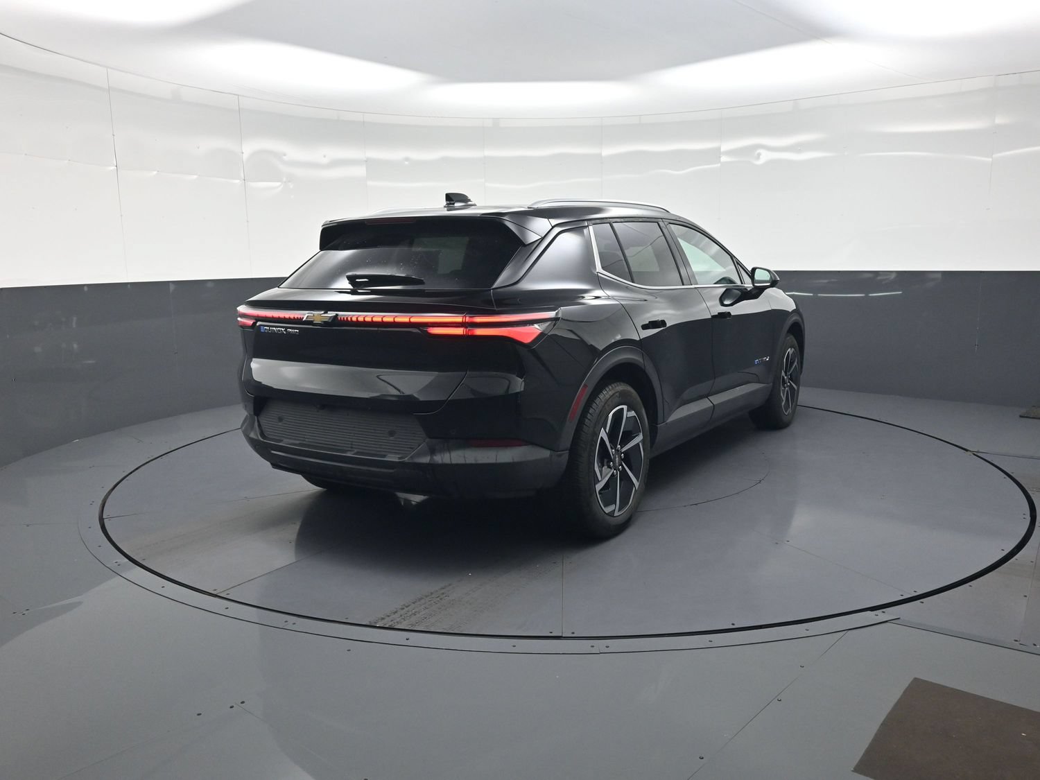 New 2026 Chevrolet Equinox EV LT AWD/4WD image 3