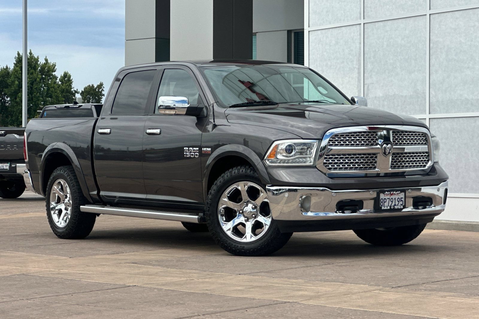 Used 2014 RAM 1500 Laramie w/ Convenience Group AWD/4WD image 2