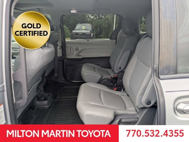 Certified 2021 Toyota Sienna XLE FWD image 17