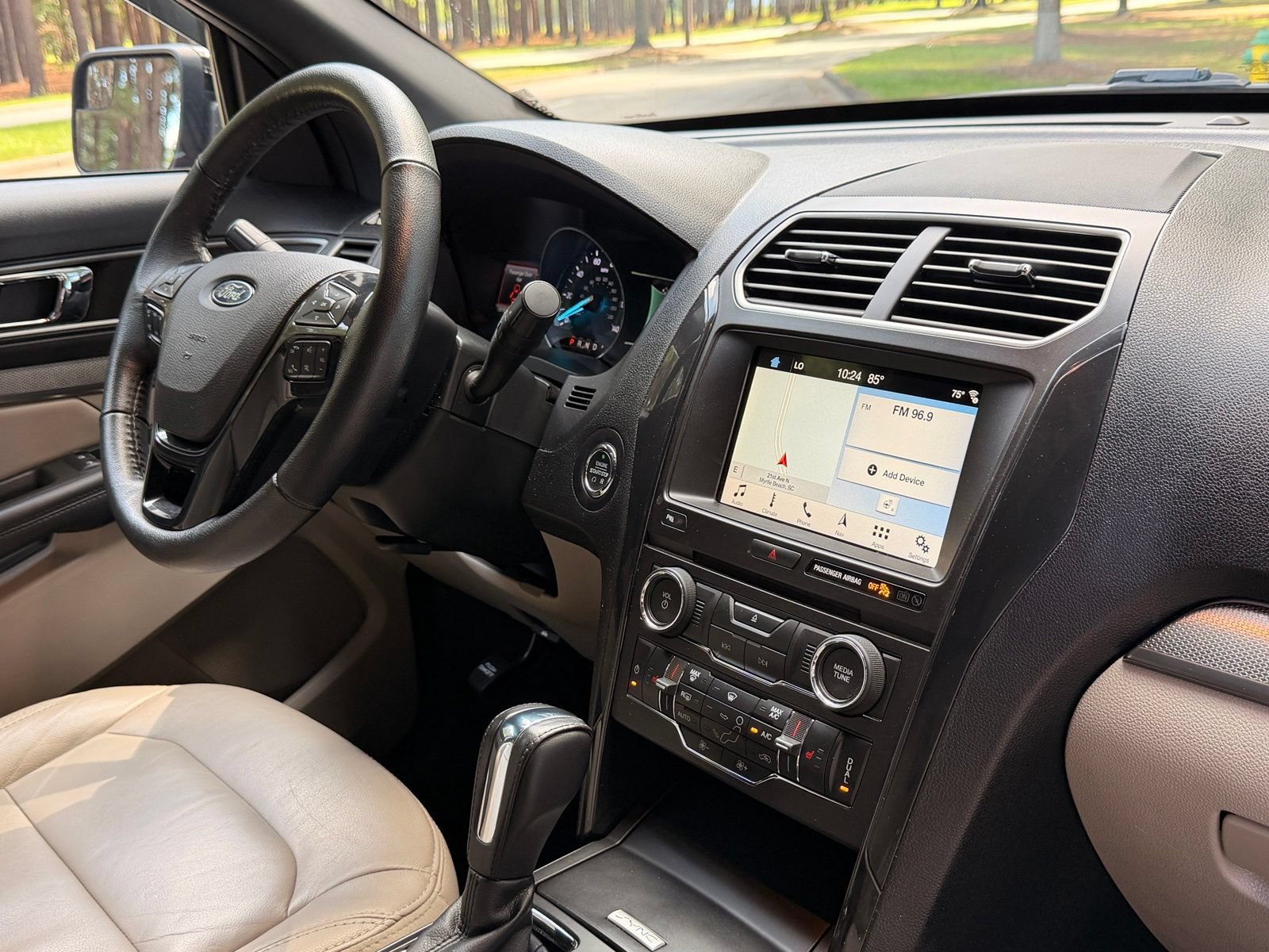 Used 2018 Ford Explorer XLT w/ Equipment Group 202A FWD image 22