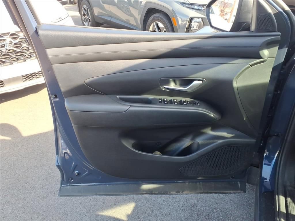 Used 2025 Hyundai Tucson SE image 8