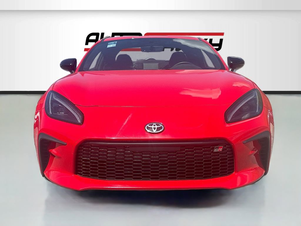 Used 2025 Toyota GR86 Premium w/ ALL Weather Mat Package (TMS) RWD image 2