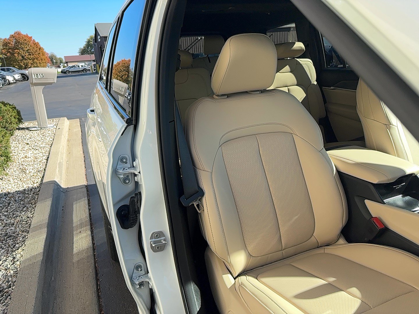 New 2027 Jeep Grand Cherokee L Limited AWD/4WD image 4