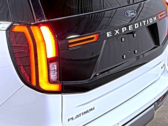 Used 2025 Ford Expedition Max Platinum image 16