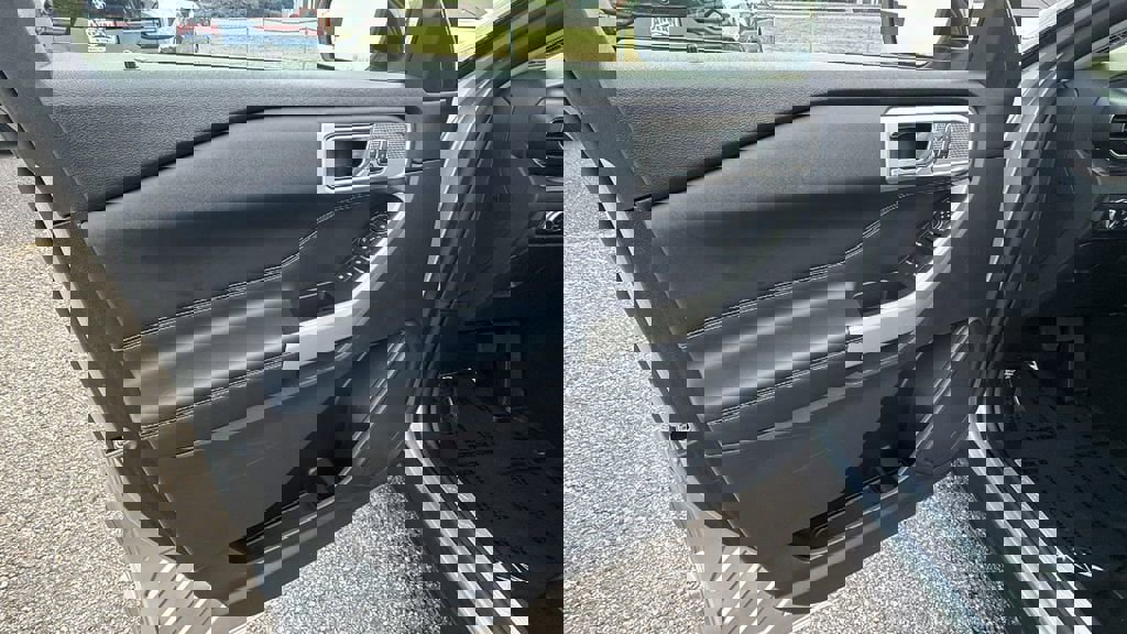 Used 2020 Ford Explorer Limited w/ Class III Trailer Tow Package image 11