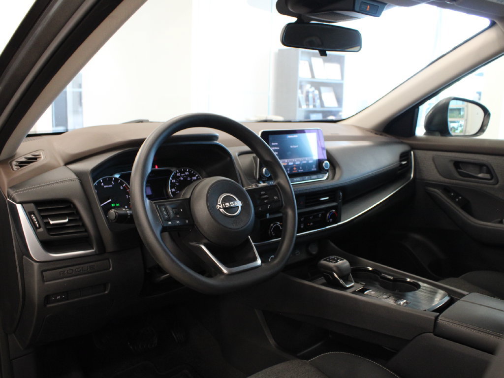 Used 2022 Nissan Rogue S FWD image 14