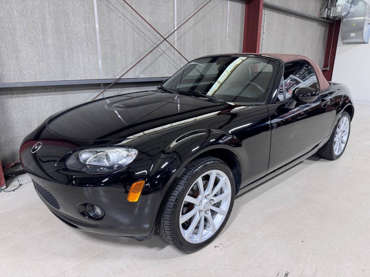 Used 2006 MAZDA MX-5 Miata Grand Touring RWD image 15