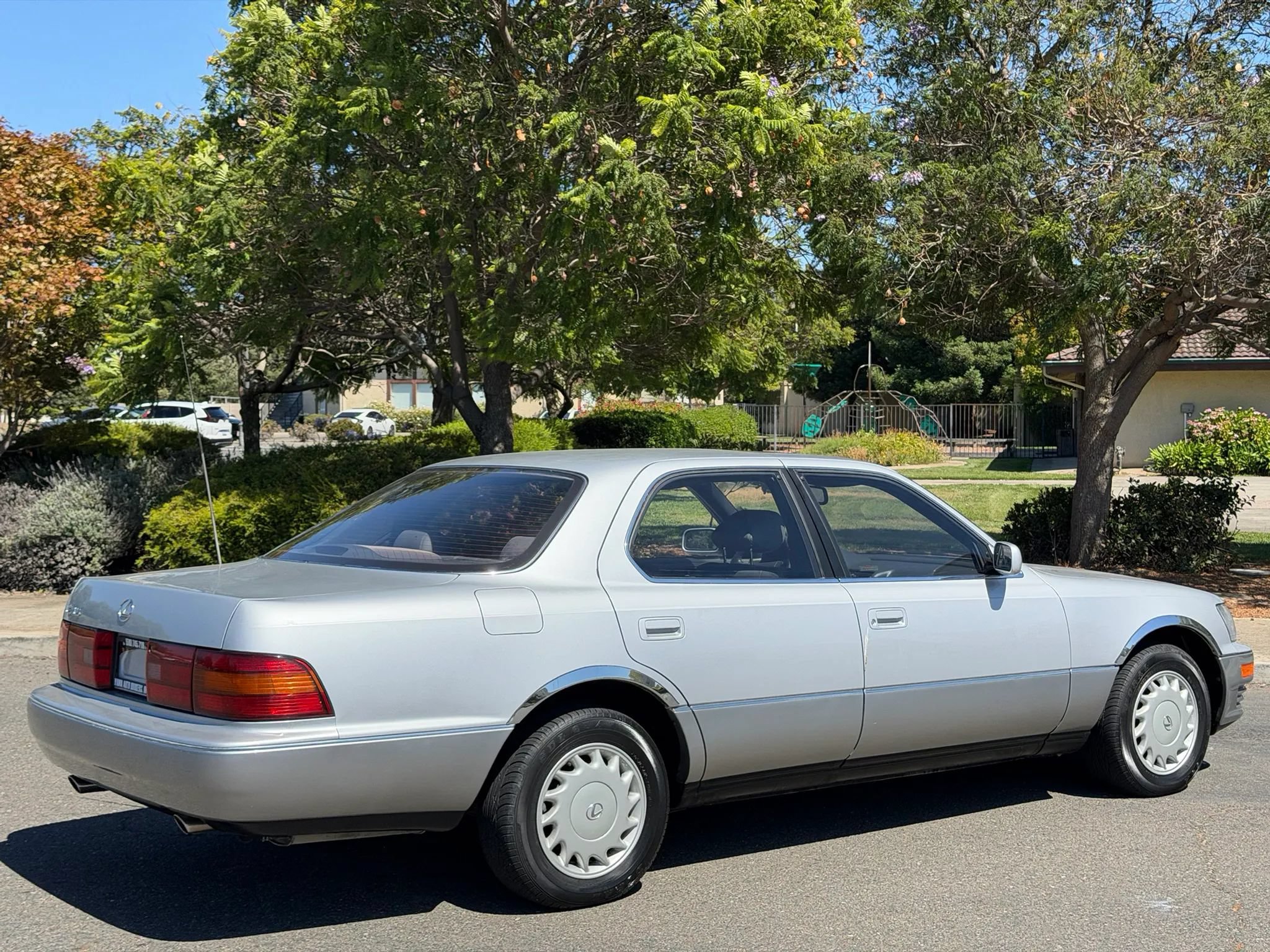 Used 1990 Lexus LS 400 RWD image 11
